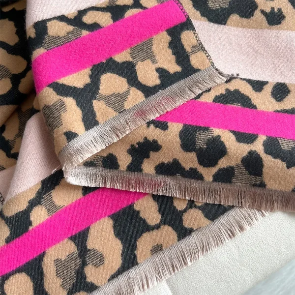 Echarpe motif léopard