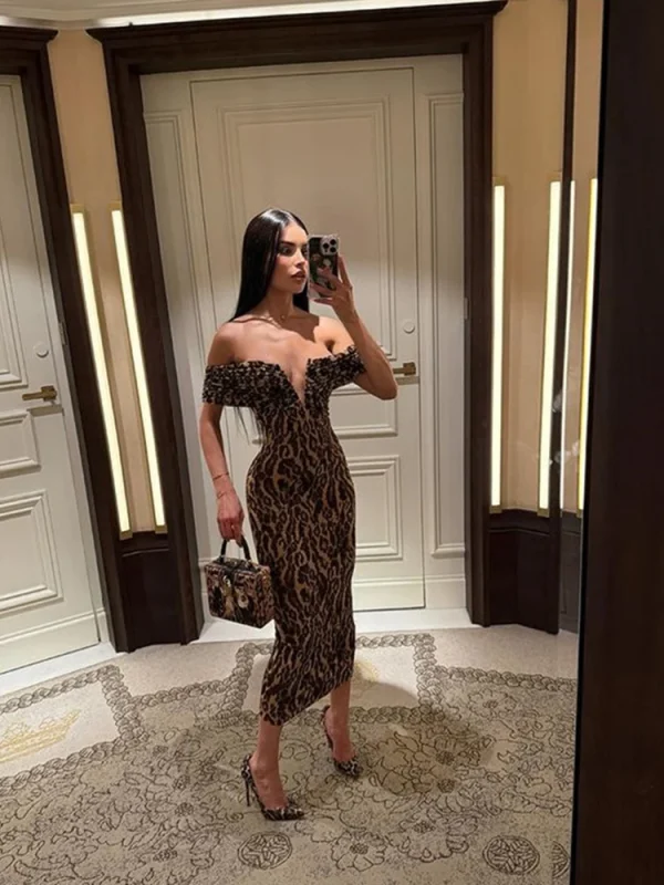 Robe imprimée léopard femme – Bodycon paillettes, col en V