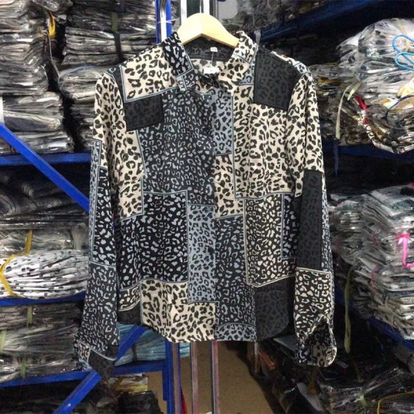 Chemisier Léopard Satin Col en V