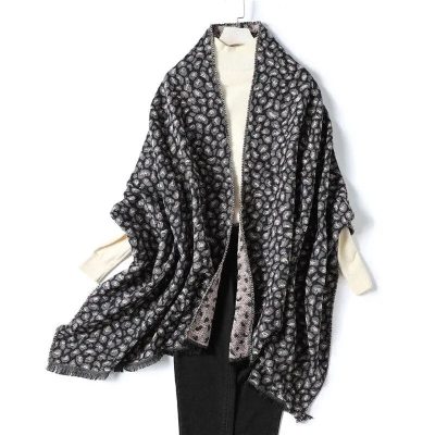 Écharpe Femme Motif Léopard Tendance Grise