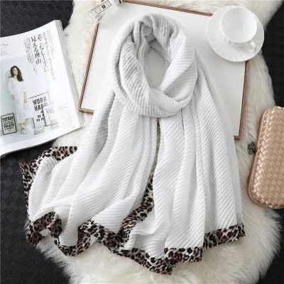 Écharpe Léopard Tendance Blanche