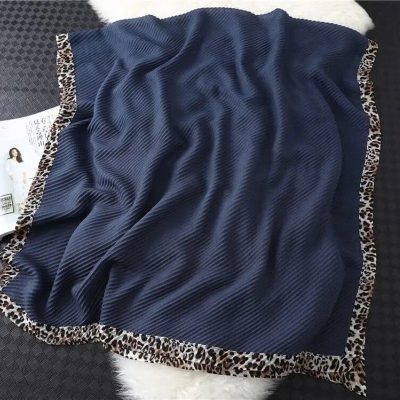Écharpe Léopard Tendance Bleue Marine