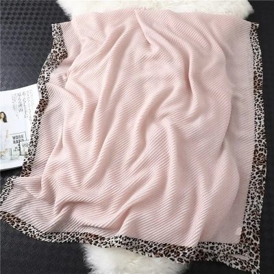 Écharpe Léopard Tendance Rose