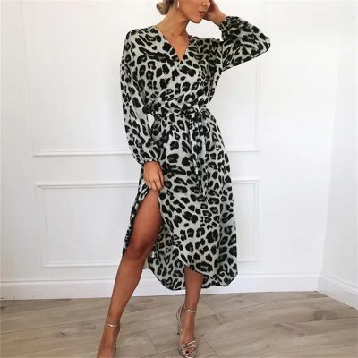 Robe Portefeuille Mi-Longue Léopard Grise